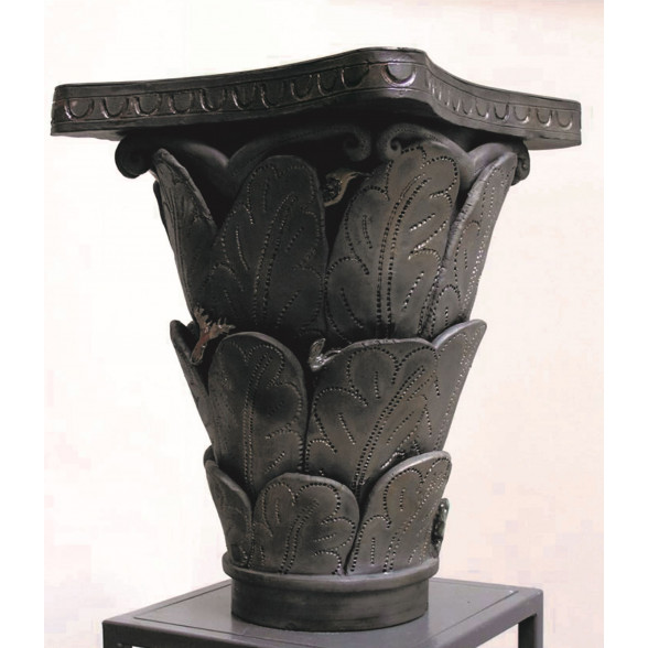 Stikla galdiņš ar keramikas kāju